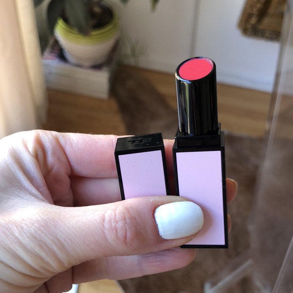 Tom Ford satin matte rouge a leveres lipstick color  “26 to die for “ - Picture 1 of 5